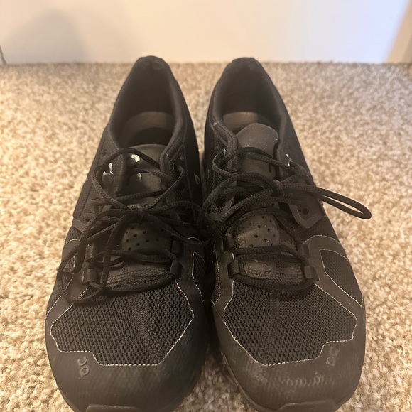 QC running shoes - Picture 2 of 5